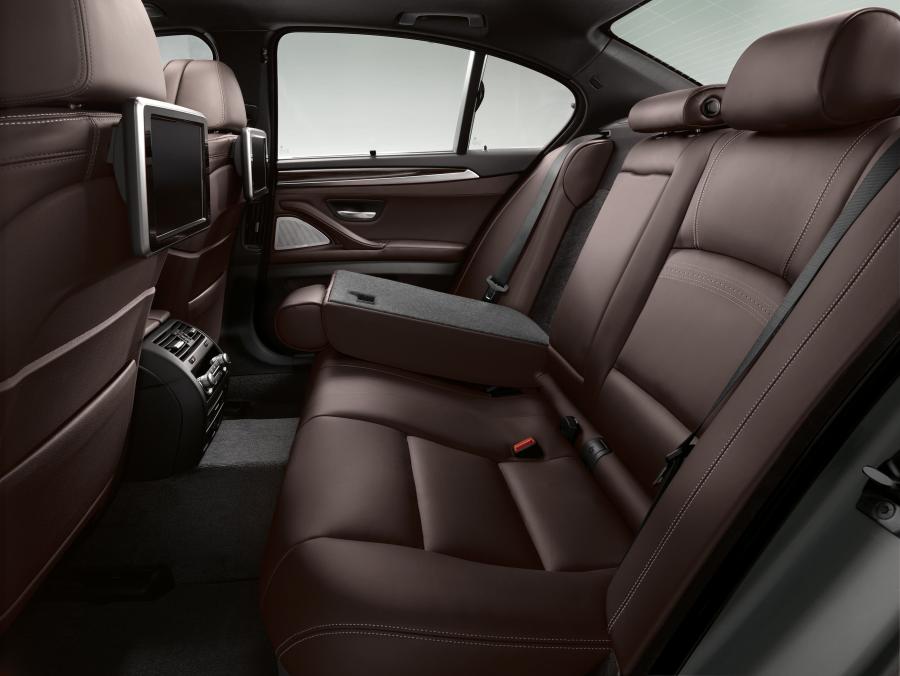 Интерьер BMW 535i Sedan Luxury Line (F10) 2013 года  (фото 31 из 40)